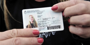 Oficializaron la categoría «X» en el DNI para personas no binarias