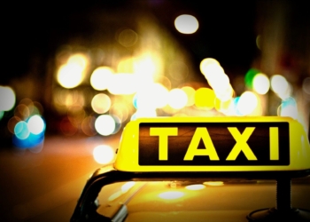 Se bajó de un taxi en Timbúes y se llevó el bolso del chofer: la víctima pide recuperar los documentos