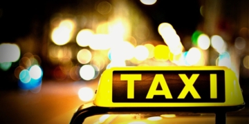 Se bajó de un taxi en Timbúes y se llevó el bolso del chofer: la víctima pide recuperar los documentos