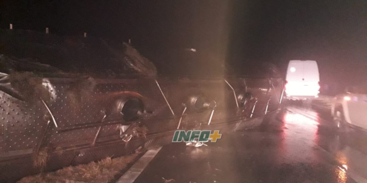 Un camión cisterna volcó y obstruyó una mano de la autopista