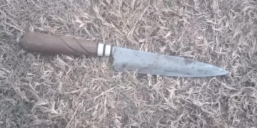 Vecinos de Timbúes retuvieron y golpearon a un delincuente que le robó a una joven con una cuchilla