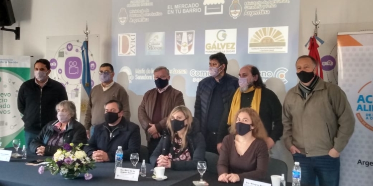 Apoyo a los emprendedores regionales: se firmó en Centeno el convenio “El Mercado en tu Barrio” 