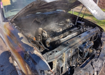 San Genaro: una falla en el motor de una camioneta provocó su incendio