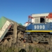 Impactante choque entre un camión y un tren: un hombre herido y corte de ruta