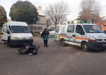 Una moto y una traffic chocaron en una esquina de Totoras: una mujer herida