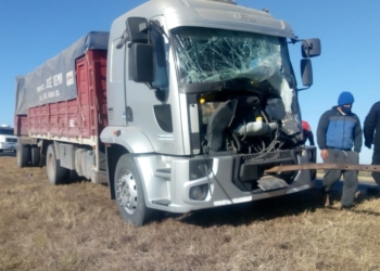 Un camionero hospitalizado tras un fuerte choque entre camiones en Ruta 34