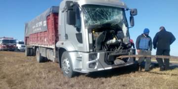 Un camionero hospitalizado tras un fuerte choque entre camiones en Ruta 34