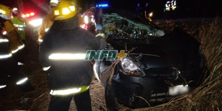 Un utilitario con cuatro ocupantes volcó en Ruta 34