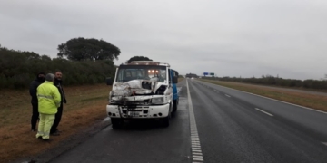 Un remolque impactó por alcance contra un camión en autopista