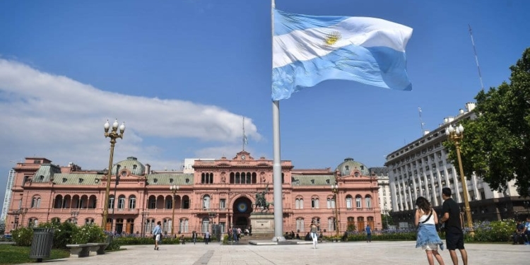 Cinco días de duelo nacional por las 100 mil personas fallecidas por Covid