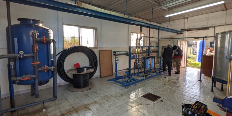 Tras la bajante, Díaz pondrá a funcionar la planta de ósmosis para beber agua segura