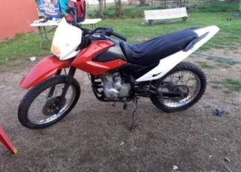 Oliveros: le robaron la moto que usa para trabajar y le dejaron una lata de cerveza