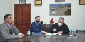 Timbúes firmó un convenio con la EPE por 7 millones de pesos para mejorar el servicio