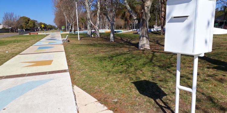 Instalaron un “Buzón de la Vida” en un boulevard de Totoras