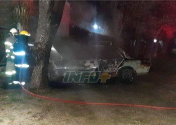 Ardió un auto en La Boca de Monje: «Me lo prendieron fuego»