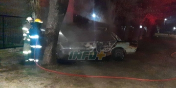 Ardió un auto en La Boca de Monje: «Me lo prendieron fuego»
