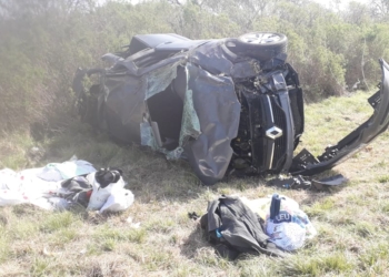Una mujer y sus padres resultaron heridos tras un impactante vuelco en autopista