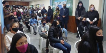 El gobierno entregó celulares a alumnos rurales de Andino, Clarke, Salto Grande y La Ribera