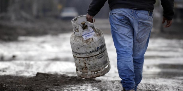 Totoras: preparaba la cena y descubrió que le habían robado la garrafa