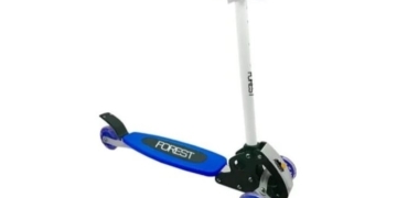 Tomi tiene 7 años, es de Maciel y le robaron su monopatín: «Tiene mucho valor afectivo»