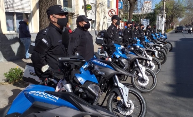 Oliveros, Andino, Totoras y otras localidades recibieron motos policiales