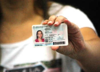 Ya se puede tramitar el DNI no binario en localidades santafesinas