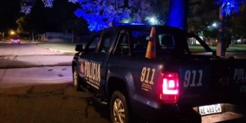 Investigan la muerte de una mujer encontrada en una cuneta
