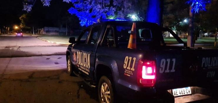 Investigan la muerte de una mujer encontrada en una cuneta