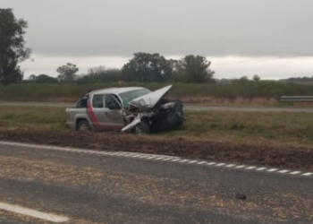 Barrancas: una camioneta embistió a un camión en autopista