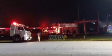 Un incendio en una fábrica alertó a Barrancas: bomberos lo controlaron