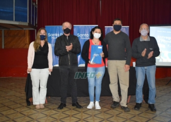 Familias de Díaz y de Monje recibieron la escritura de sus viviendas