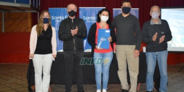 Familias de Díaz y de Monje recibieron la escritura de sus viviendas