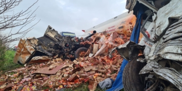 Bomberos rescataron a los chóferes del choque en Ruta 34 y fueron derivados en helicóptero