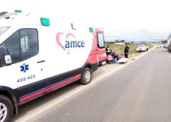 Un ciclista atropellado por un camión en autopista: está en terapia intensiva