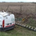 Una camioneta de Telecom despistó en Ruta 91 y terminó en la banquina