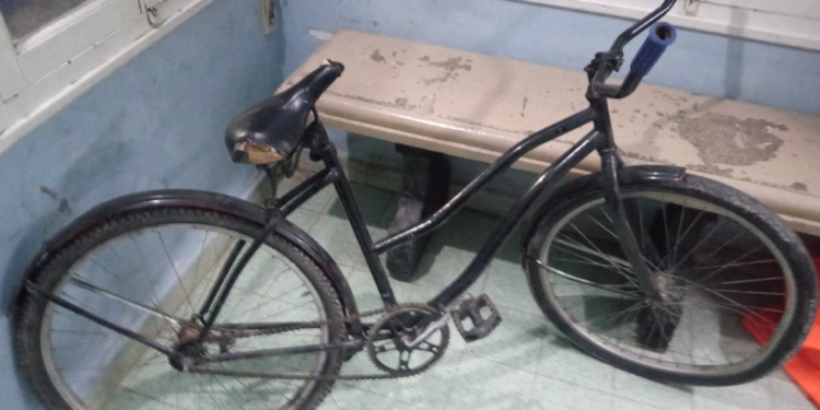 Timbúes: circulaba en bicicleta detrás de un camión, cayó y sufrió una fractura