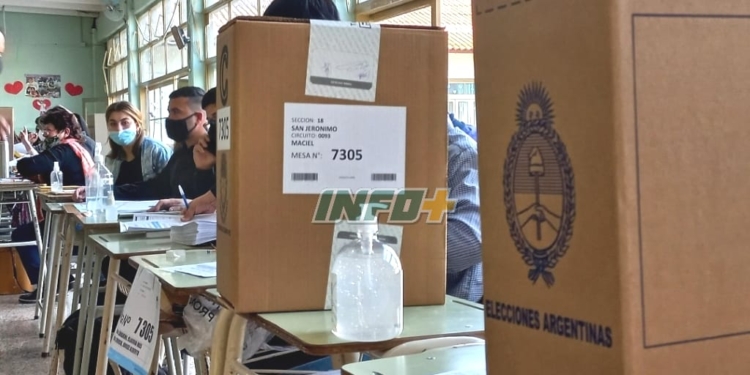 Con minutos de retraso y protocolo sanitario, comenzó la votación en Maciel y la región