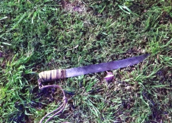 Un hombre de 70 años amenazó de muerte a su vecino con un machete