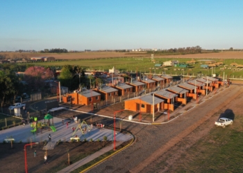 Sueño cumplido: 14 familias de Timbúes recibieron sus nuevas viviendas