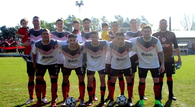 Juniors no afloja y lidera la Totorense: resultados y tabla de posiciones