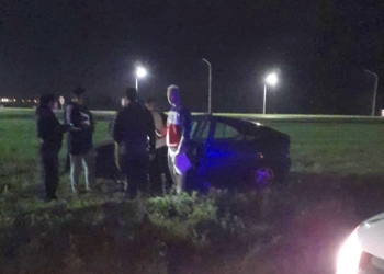 Dos hombres chocaron en Timbúes y terminaron en un campo a la vera de autopista
