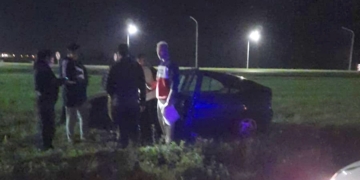 Dos hombres chocaron en Timbúes y terminaron en un campo a la vera de autopista