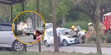 Ardió un automóvil en pleno centro de Oliveros: sólo daños materiales