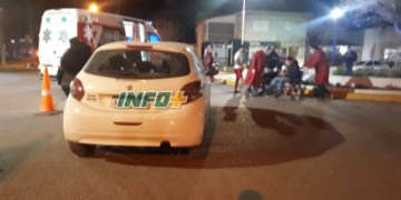 Dos vecinos chocaron en pleno centro de Maciel: un motociclista herido