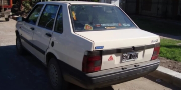 Fue a dejar un curriculum y le robaron el auto frente al Hospital de San Lorenzo: «Estamos sin trabajo»