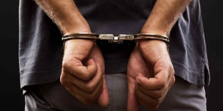 Amenazó de muerte a su propia madre e intentó agredirla frente a policías