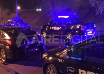 Investigan la muerte de una mujer encontrada en una cuneta