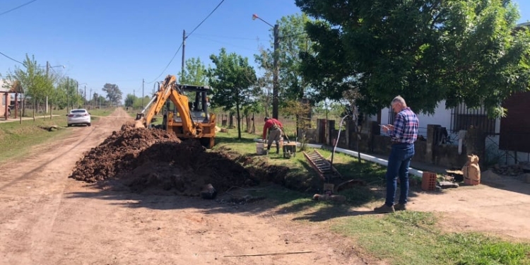 Comenzaron las obras en Centeno para la llegada de la red cloacal a más de 250 vecinos