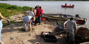 Vecinos y autoridades de Gaboto volvieron a realizar una limpieza en la costa