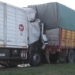 Otro fuerte choque entre camiones en autopista: rescataron al chofer y acompañante